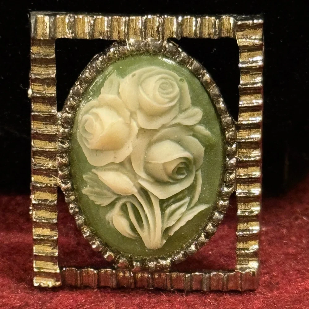 Green floral cameo silver tone square brooch